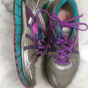 Brooks Adrenaline GTS 17 Running Shoes